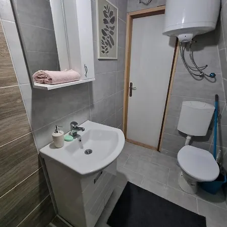 Aa Pine Vikendica Za Izdavanje U Srcu Zapadne Srbije Nova Varoš