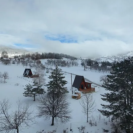 Aa Pine Vikendica Za Izdavanje U Srcu Zapadne Srbije